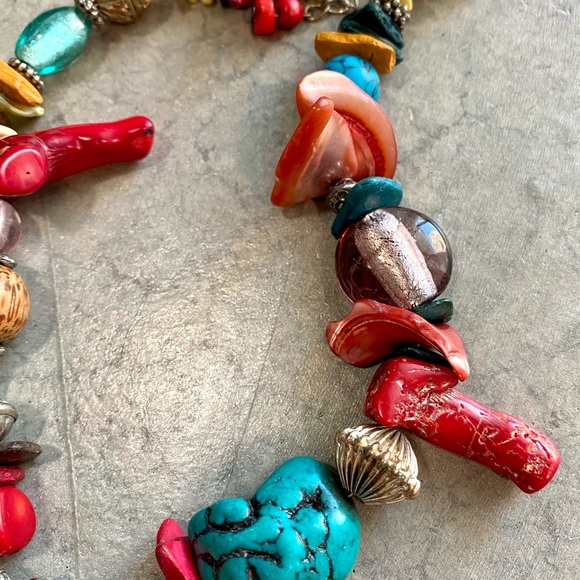 LIKE NEW Gorgeous Luxury Stone Beaded Necklace with Multicolor Colorful Detail - Picture 4 of 5